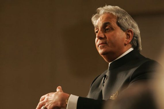 Cropped-Pastor-Benny-Hinn-Teaching-Portrait-Benny-Hinn-Ministries.jpg