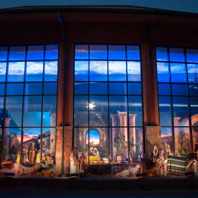 live-nativity-2023-behind-glass-1.webp
