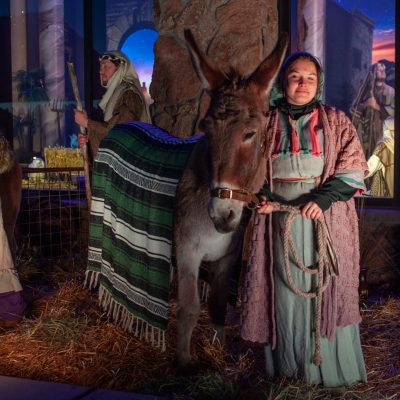 live-nativity-2023-behind-glass-2
